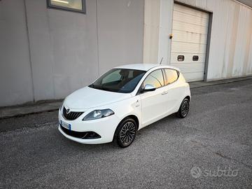Lancia Ypsilon 1.0 FireFly 5 porte S&S Hybrid Albe