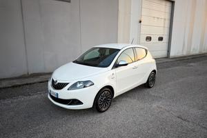 Lancia Ypsilon 1.0 FireFly 5 porte S&S Hybrid Albe