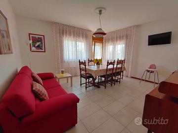 AMPIO CON 2 CAMERE 150m SPIAGGIA LEVANTE