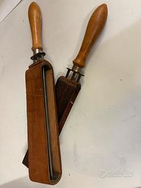 Set Coramelle Vintage in cuoio con manici in legno