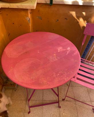 tavolino e due sedie da giardino in ferro
