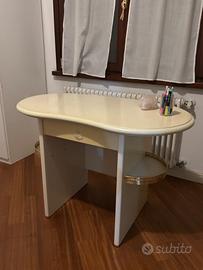 Scrivania postazione trucco
