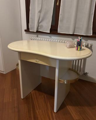 Scrivania postazione trucco