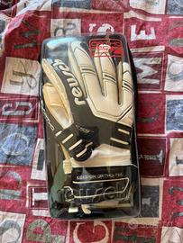 Guanti calcio Reusch