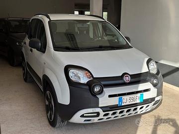 Fiat Panda 1.0 FireFly S&S Hybrid City Cross AZIEN