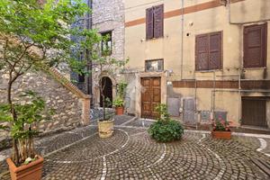 2 LOCALI A FIUGGI