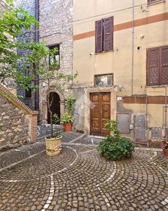 2 LOCALI A FIUGGI