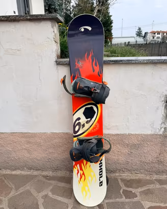 Snowboard Blackhole attacchi Burton