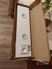 Barra mensola led con presa schuko bagno
