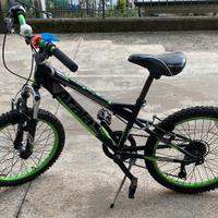 Bicicletta atala 22/24 con casco cannondale.