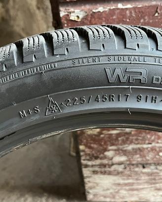 Gomme nokian invernali  225 45 17