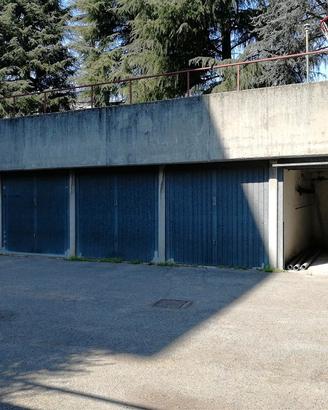 Box auto in interno cortile
