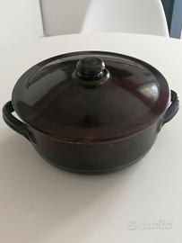 casseruola di terracotta con coperchio 