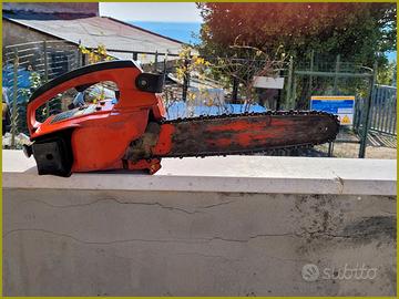 Motosega Homelite XL struttura in stato fermo