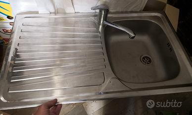 lavello inox 1 vasca dx con rubinetto. 