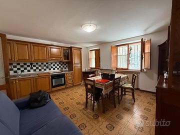 Appartamento piano terra con taverna e grotta