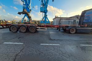 Semirimorchio portacontainer allungabile