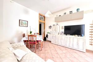 2 LOCALI A POZZUOLI