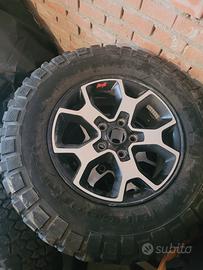 5 cerchi originali Jeep Wrangler con gomme m/t