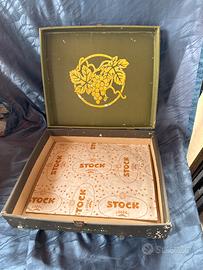 Scatola antica bottiglie Stock