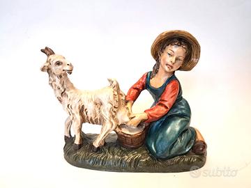 Presepe 20 cm donna che munge capra CARTAPESTA