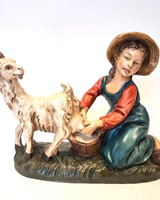 Presepe 20 cm donna che munge capra CARTAPESTA