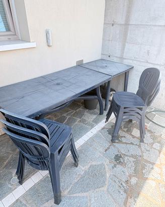 Tavolo e sedie da giardino