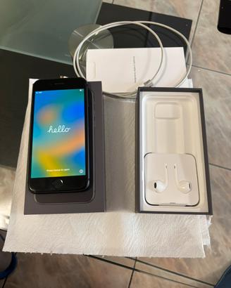 IPhone 8 con batteria nuova da sostituire