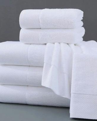 Set bagno e lenzuola matrimoniali e singoli