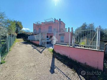 CASA INDIPENDENTE A CALCATA