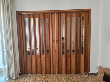 Porta a soffietto in legno