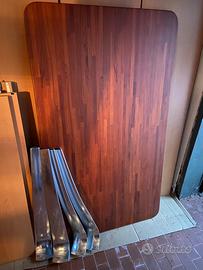 Tavolo in legno lamellare di design