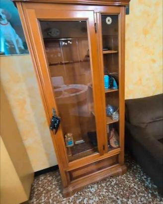 Fuciliera con vetrina in legno massello