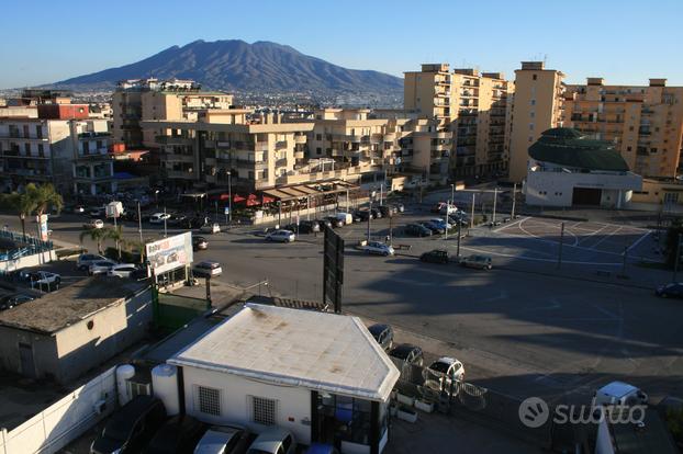 Ufficio panoramico pronto all'uso fibra posti auto