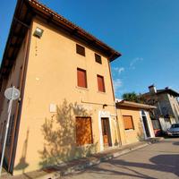 Laboratori e Appartamento unica casa teracelo