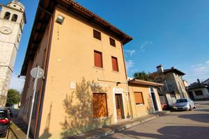 Laboratori e Appartamento unica casa teracelo