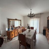 Appartamento 4 vani con box e posto auto