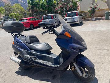 Privato vende scooter vedi foto