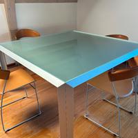 Tavolo in alluminio e cristallo e 4 sedie