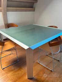 Tavolo in alluminio e cristallo e 4 sedie