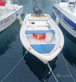 Lancia con motore fuoribordo