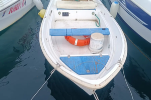 Lancia con motore fuoribordo