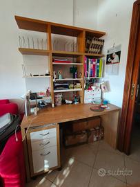 Scrivania Ikea e cassettiera 