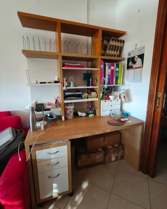 Scrivania Ikea e cassettiera 