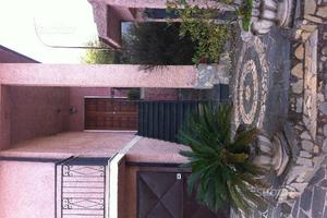 Villetta singola su due livelli con terreno