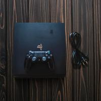 PlayStation 4 Pro 1TB + Controller - CUH-7016B