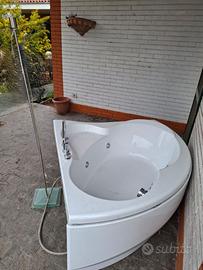 Vasca da bagno angolare con idromassaggio completa