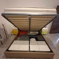 Letto matrimoniale contenitore.