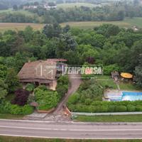 Villa unifamiliare con parco privato e piscina