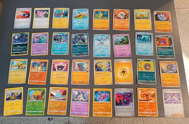 32 carte Pokemon da collezione 